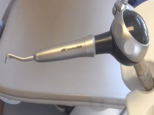 Peskiranje zuba Air powered polishing system